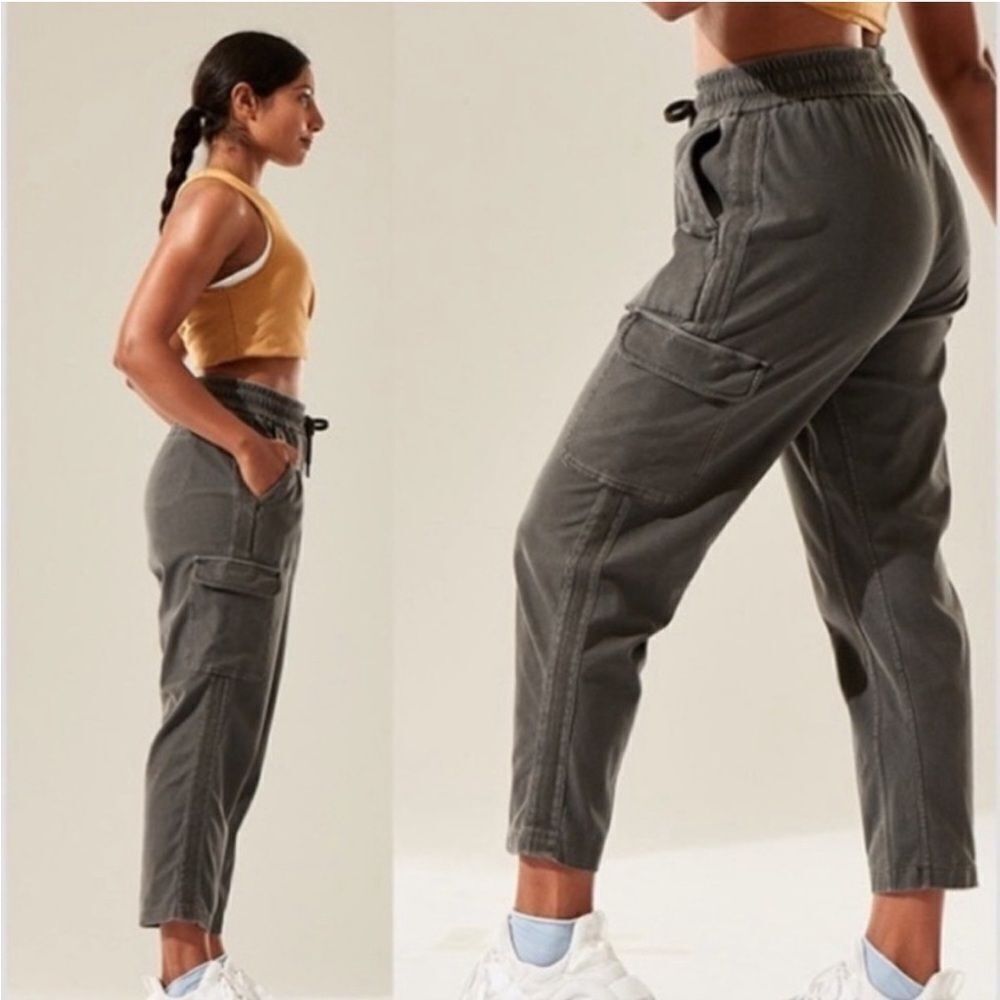 Athleta Farallon Cargo Crop – Gray Organic Cotton Utility Pant, Size 6